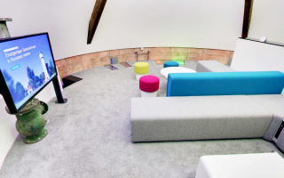 Wenn sie einen Raum mieten in Konstanz im Wasserturm gehört die Lounge in der achten Etage des Wasserturms zum Konferenzbereich. Eine gemütliche Saunalandschaft lädt zum Arbeiten, Entspannen oder für vertrauliche Gespräche.