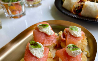 Mieten Sie den Raum in Konstanz im Wasserturm. Optional dazu buchen können sie verschiedene Verpflegungspakete z. B. ein regionales Fingerfood-Catering.